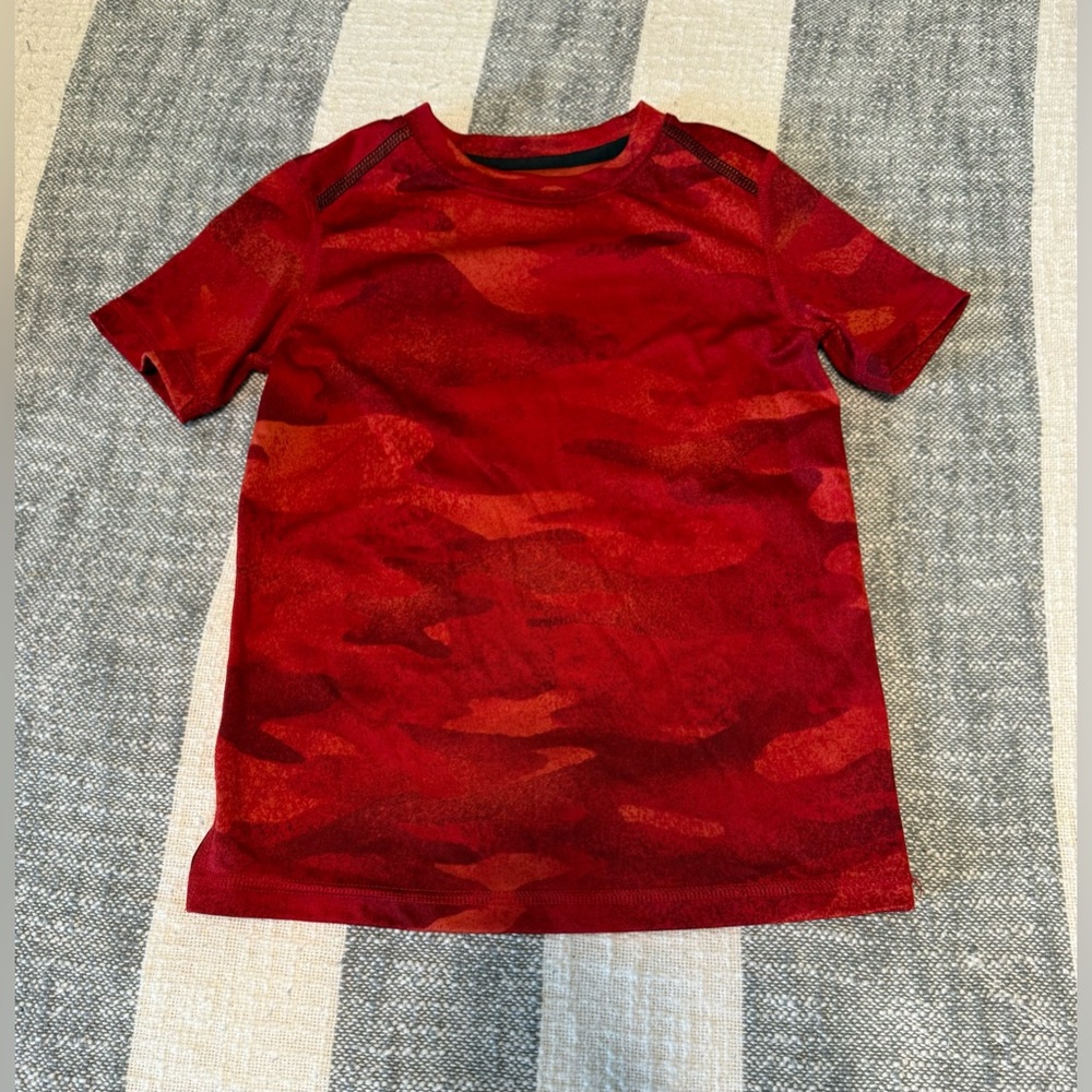 Set of 2 All in Motion Boys Red Short Sleeve Shirts 
SZ 4/5